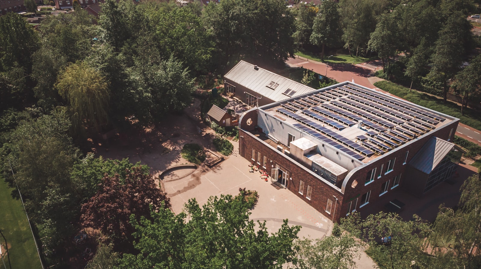 Commercial rooftop solar panel array